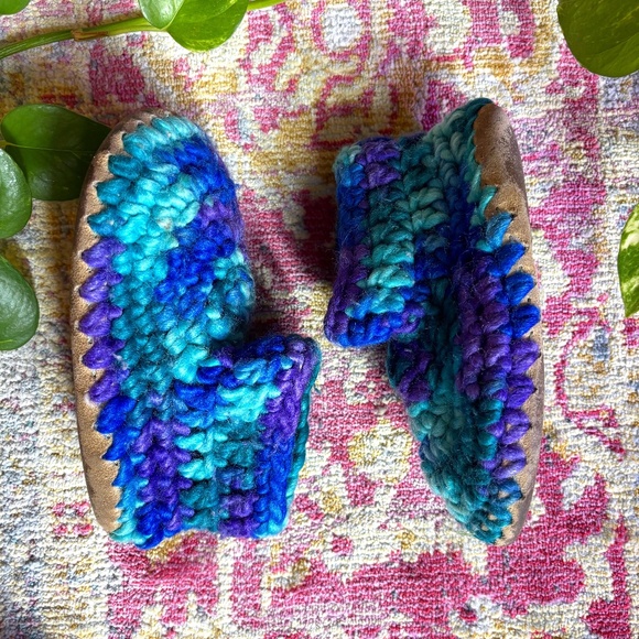 Cosy woolen peacock-coloured Padraig Cottage child slippers - Picture 1 of 4